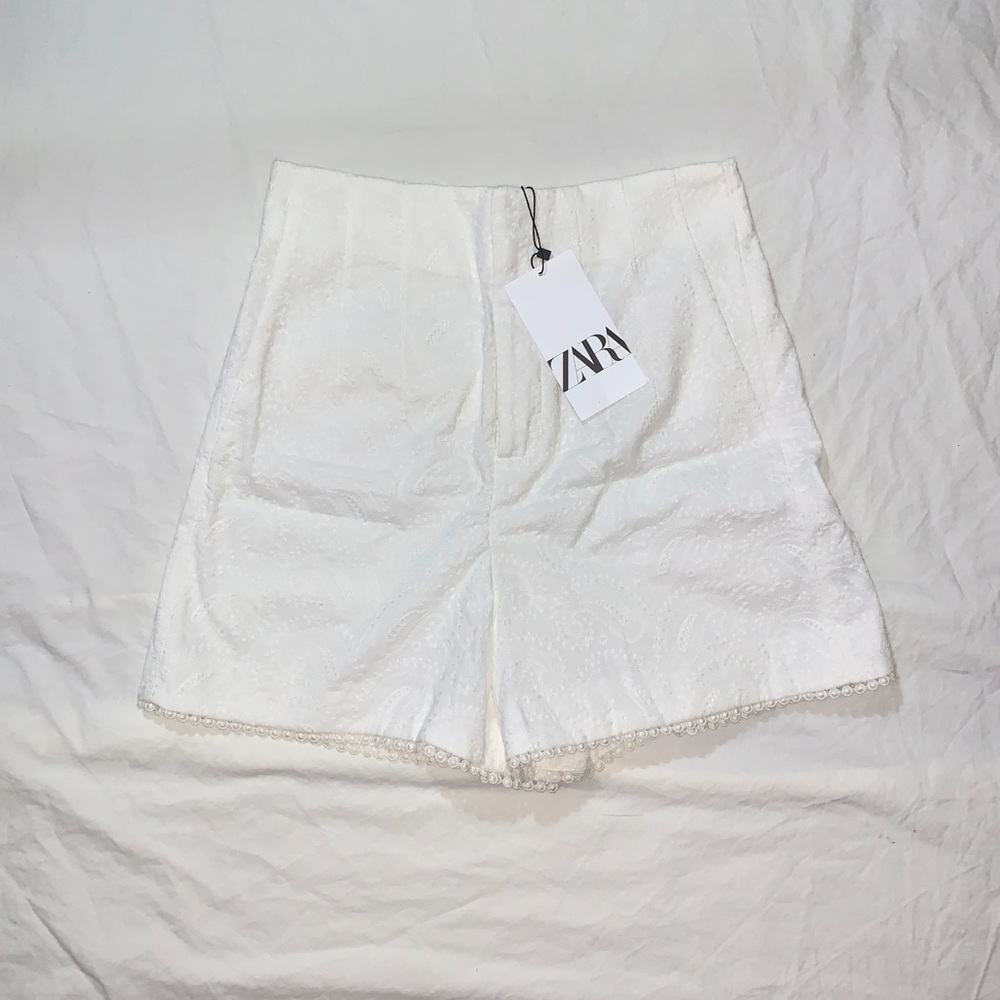 White structured embroidered shorts